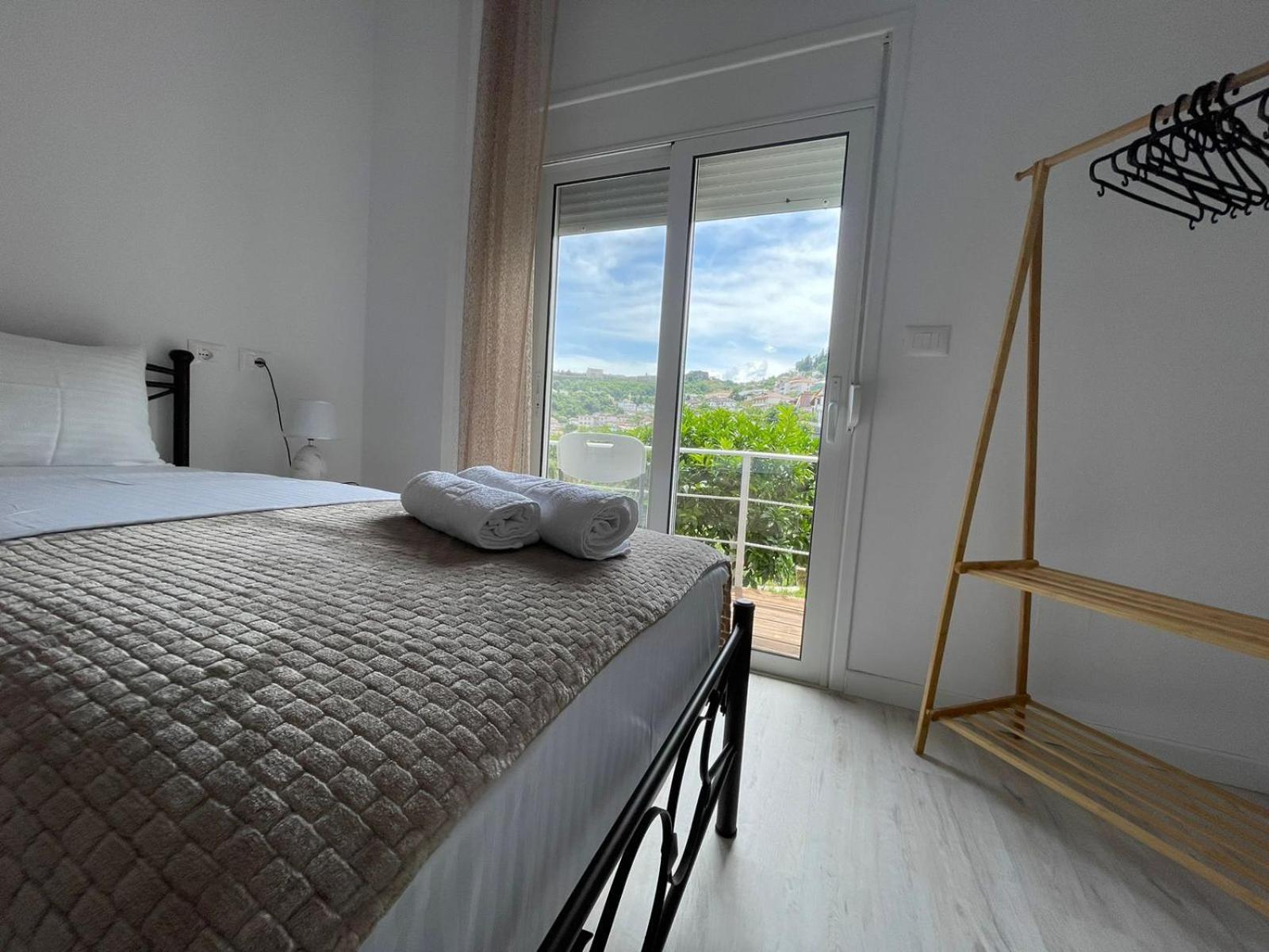Ilvi Guesthouse Gjirokastër Eksteriør bilde