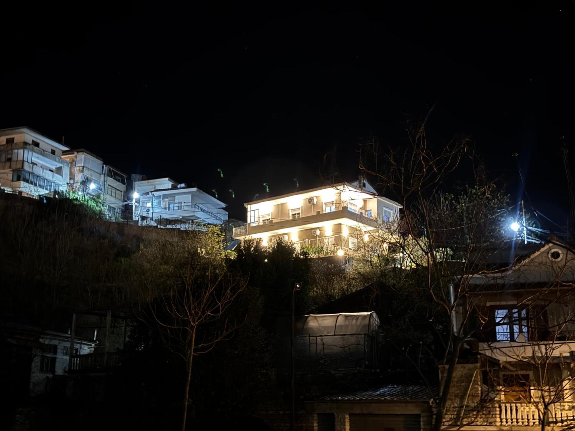 Ilvi Guesthouse Gjirokastër Eksteriør bilde