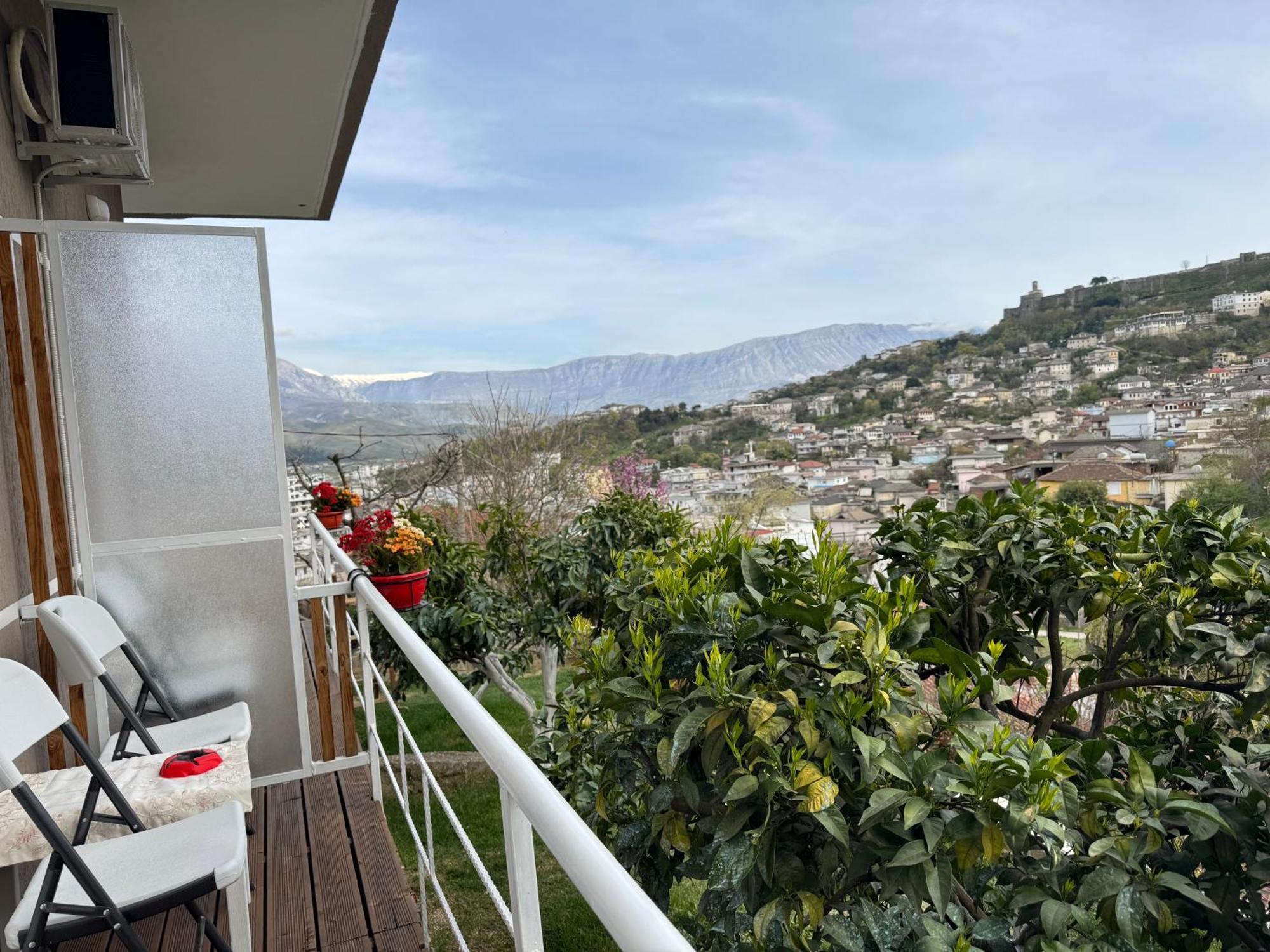 Ilvi Guesthouse Gjirokastër Eksteriør bilde