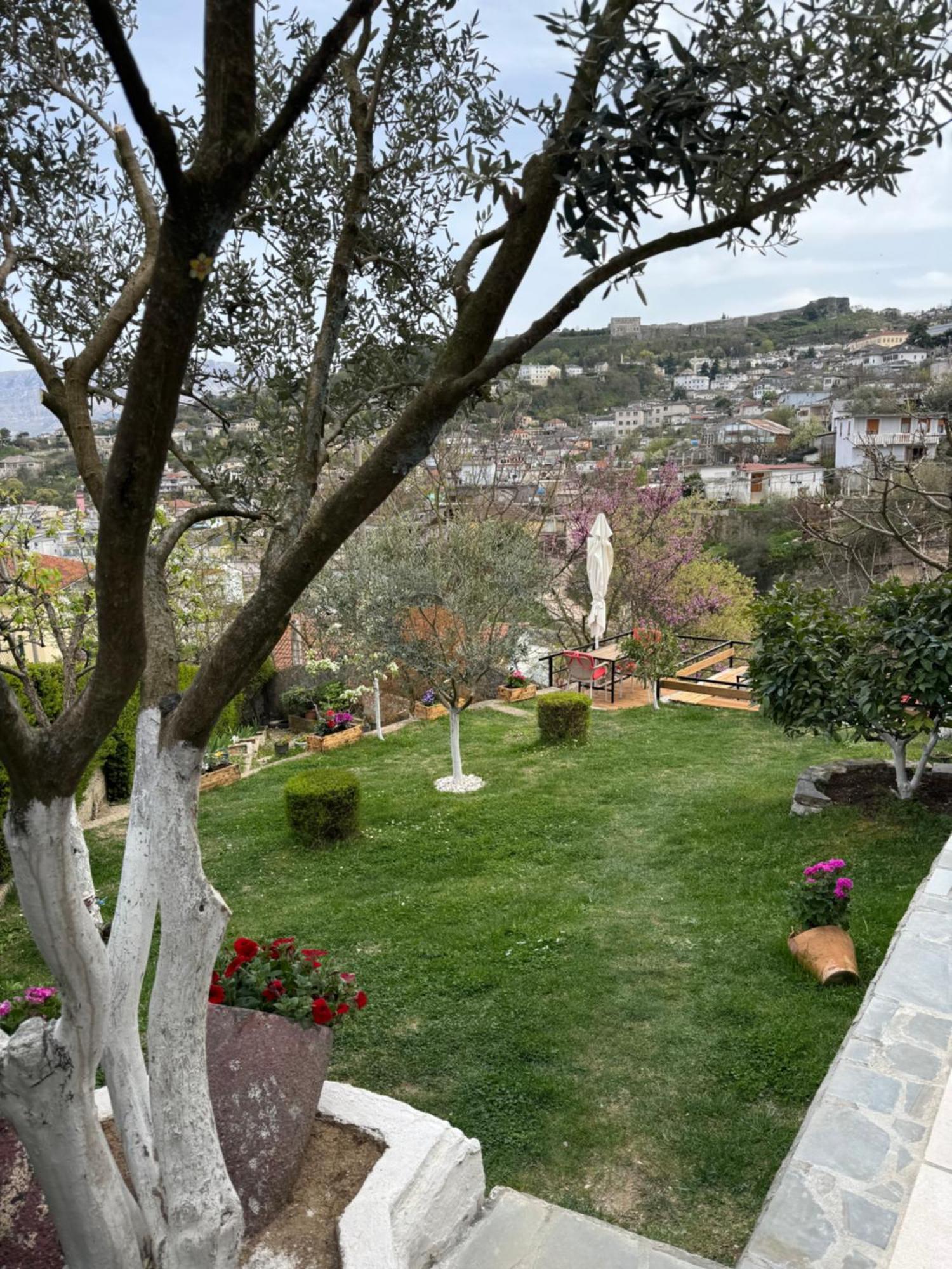 Ilvi Guesthouse Gjirokastër Eksteriør bilde