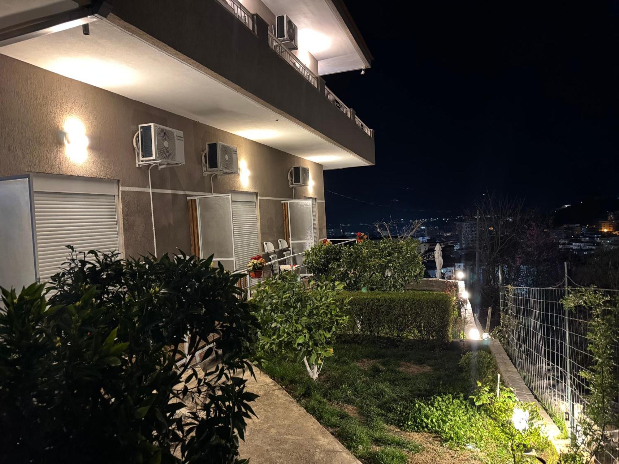 Ilvi Guesthouse Gjirokastër Eksteriør bilde