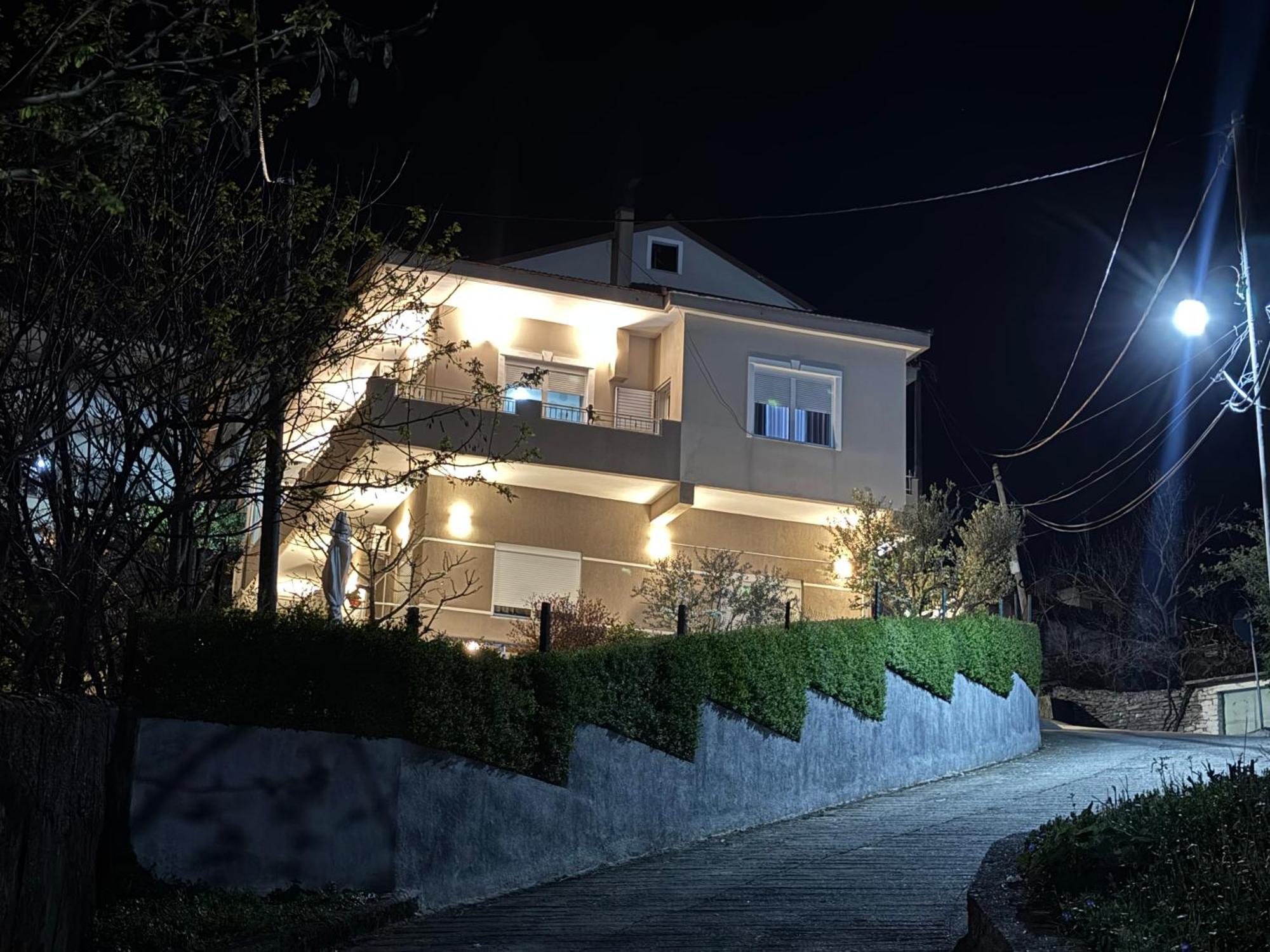 Ilvi Guesthouse Gjirokastër Eksteriør bilde