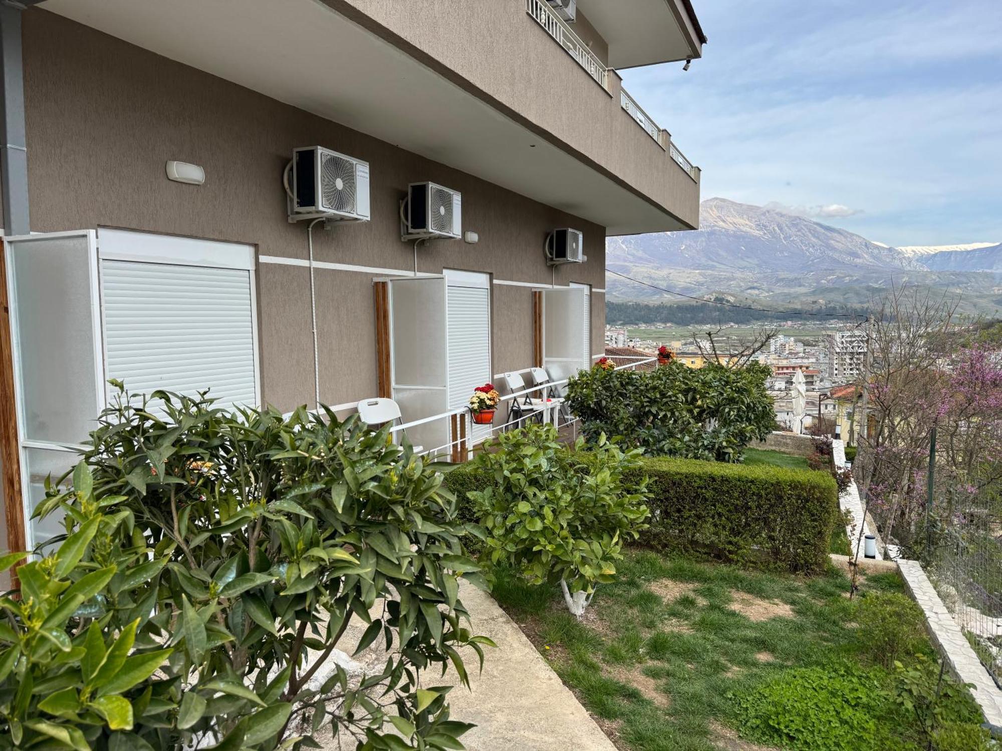 Ilvi Guesthouse Gjirokastër Eksteriør bilde