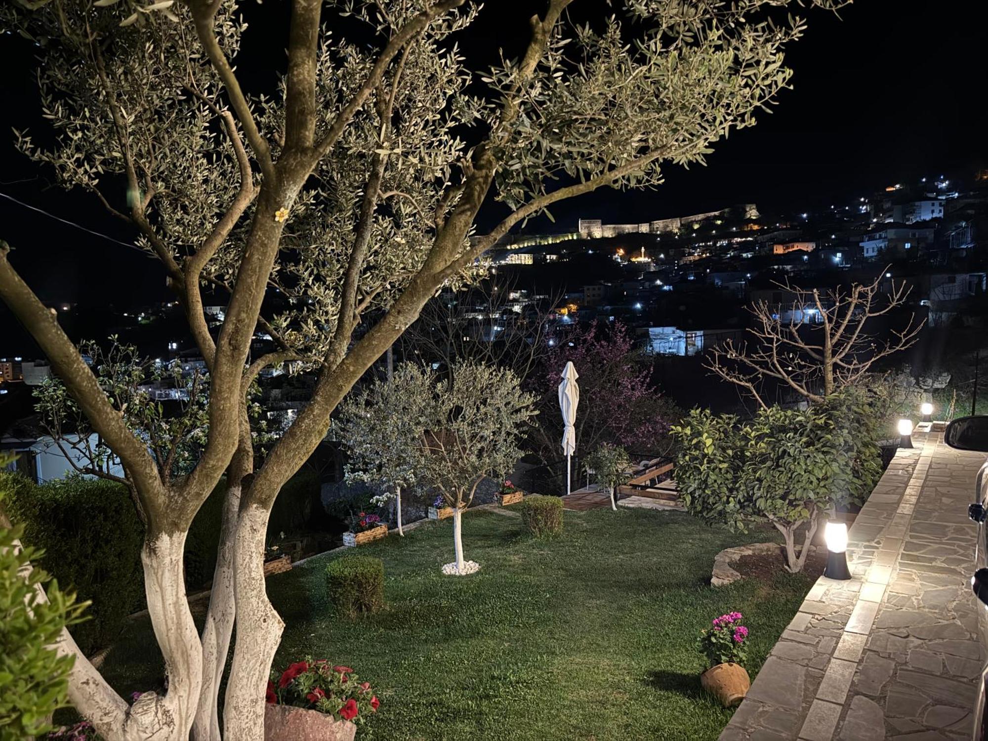 Ilvi Guesthouse Gjirokastër Eksteriør bilde