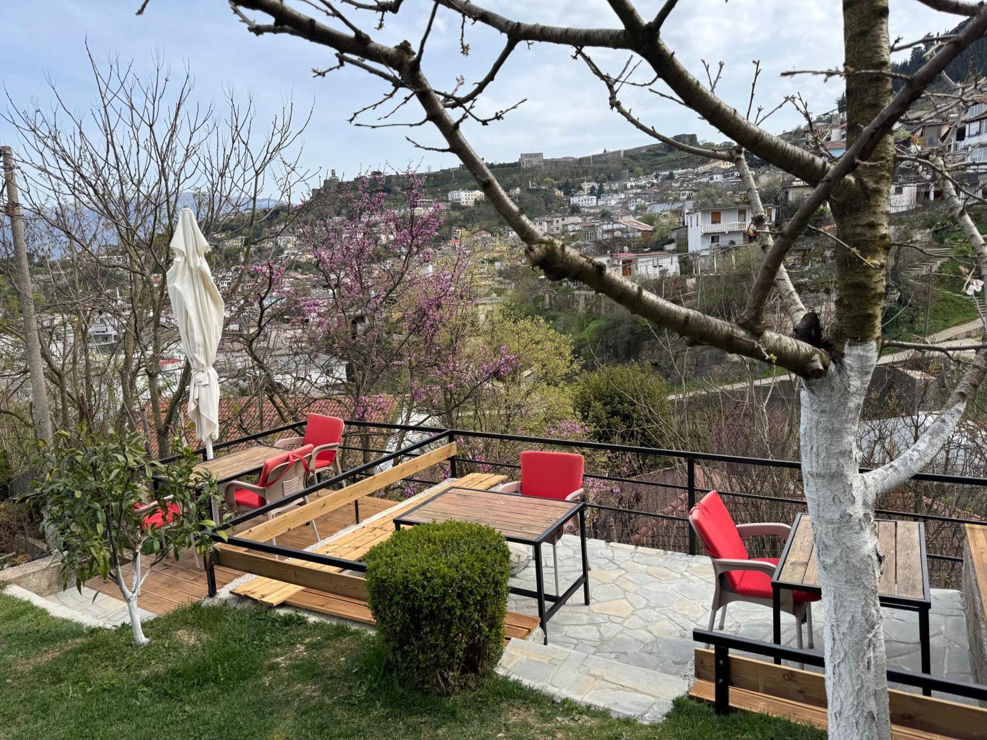 Ilvi Guesthouse Gjirokastër Eksteriør bilde